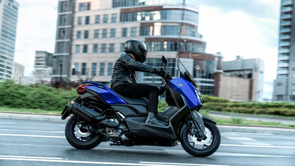 xmax 300 unlocked 2